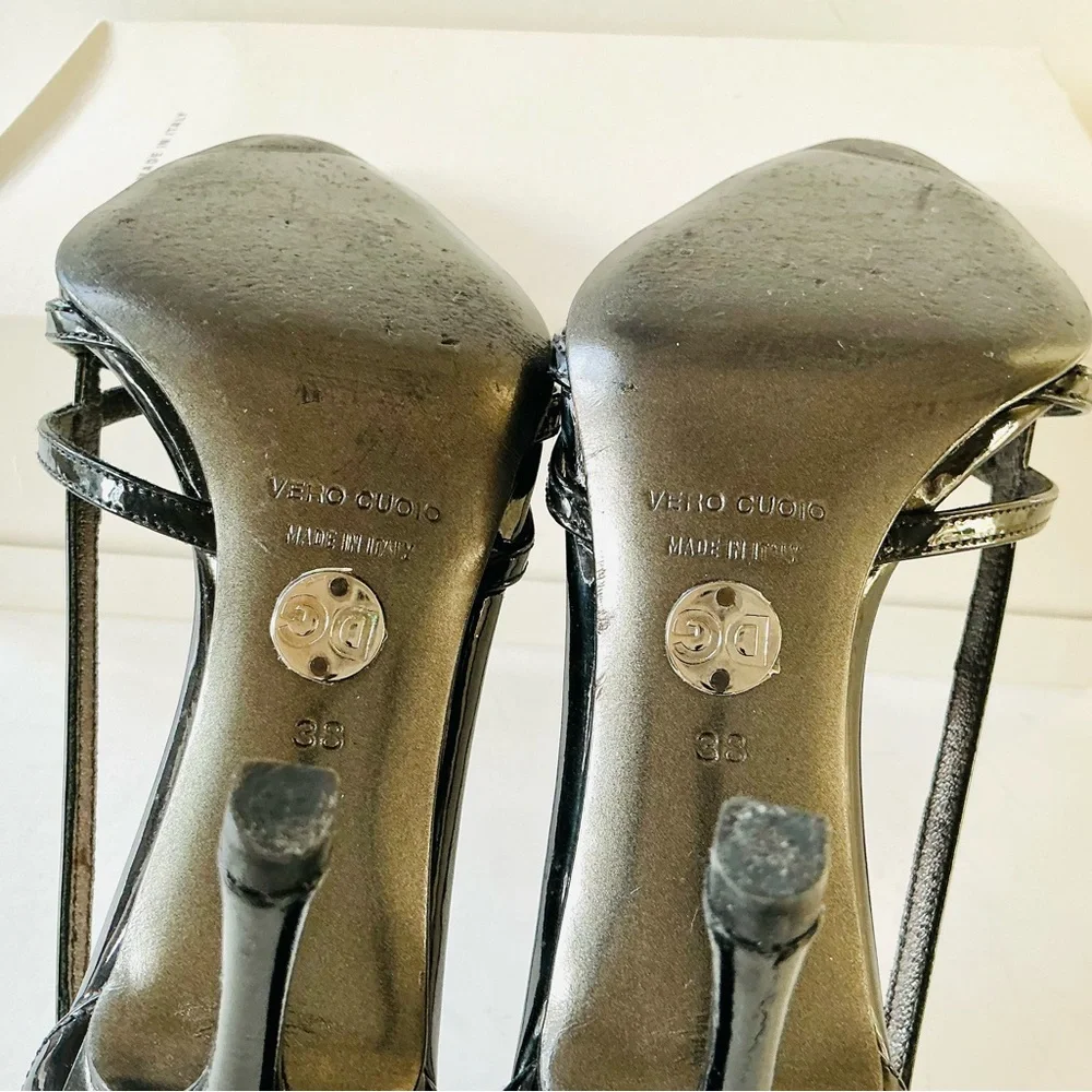 Dolce & Gabbana black patent heels 38